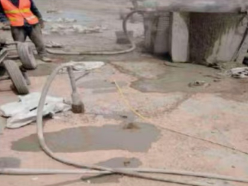 合江水泥混凝土路面板底注浆技术 路面脱空注浆整治方案