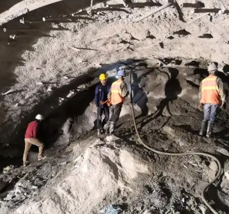 合江拱顶带模注浆料的施工流程及注意事项